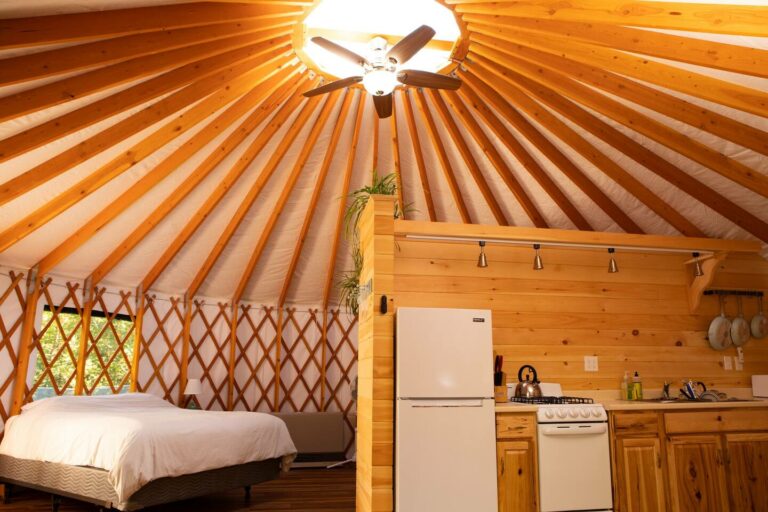 15 Best Yurts In Maine To Rent For A Glamping Getaway - Yurt Trippers